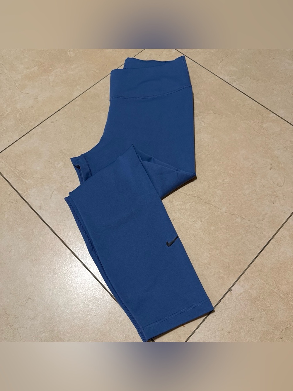 Nike women's Blue Athletic cropped Leggings